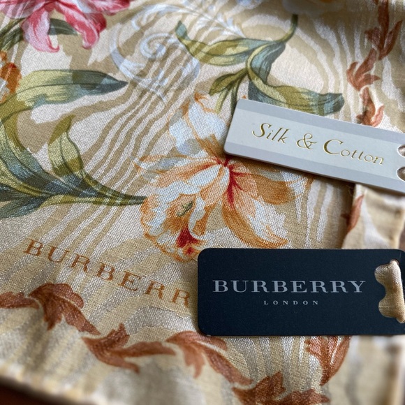 BURBERRY FLORAL HANDKERCHIEF/SCARF - Picture 3 of 5